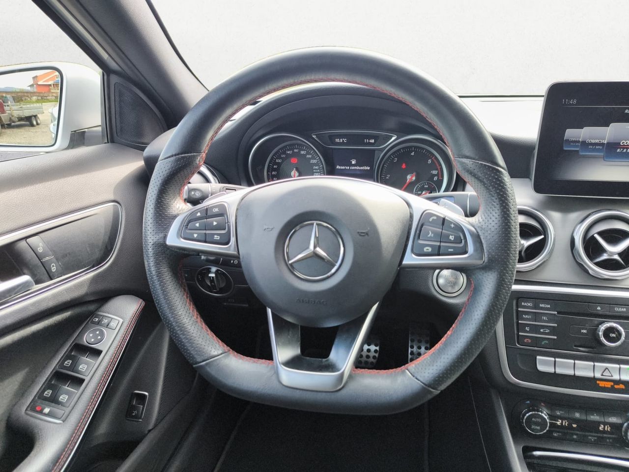 Mercedes GLA 200 D AMG LINE + PAQ ADVANTAGE+ SMARTPHONE INTEGRADO  - Foto 2
