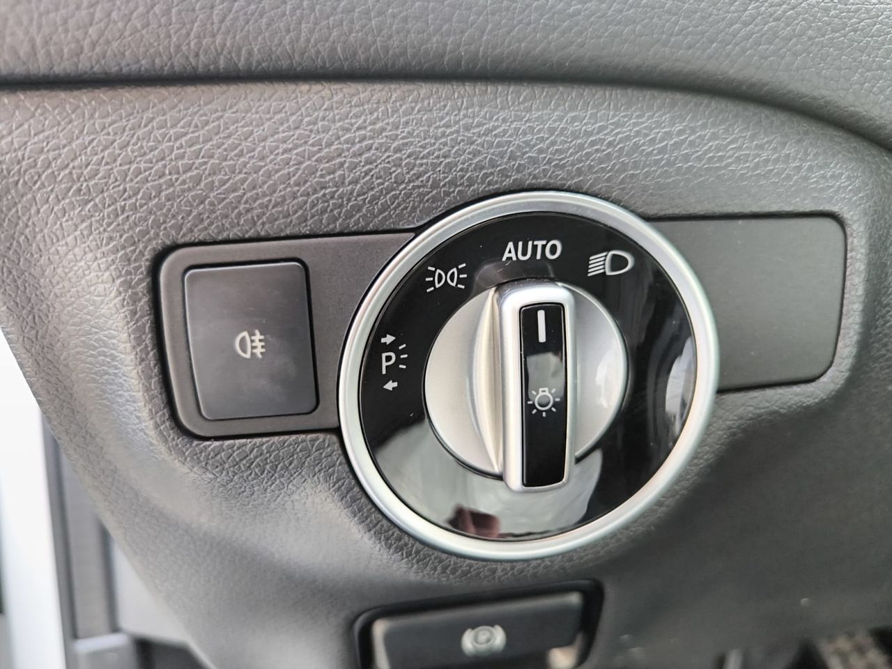 Mercedes GLA 200 D AMG LINE + PAQ ADVANTAGE+ SMARTPHONE INTEGRADO  - Foto 2