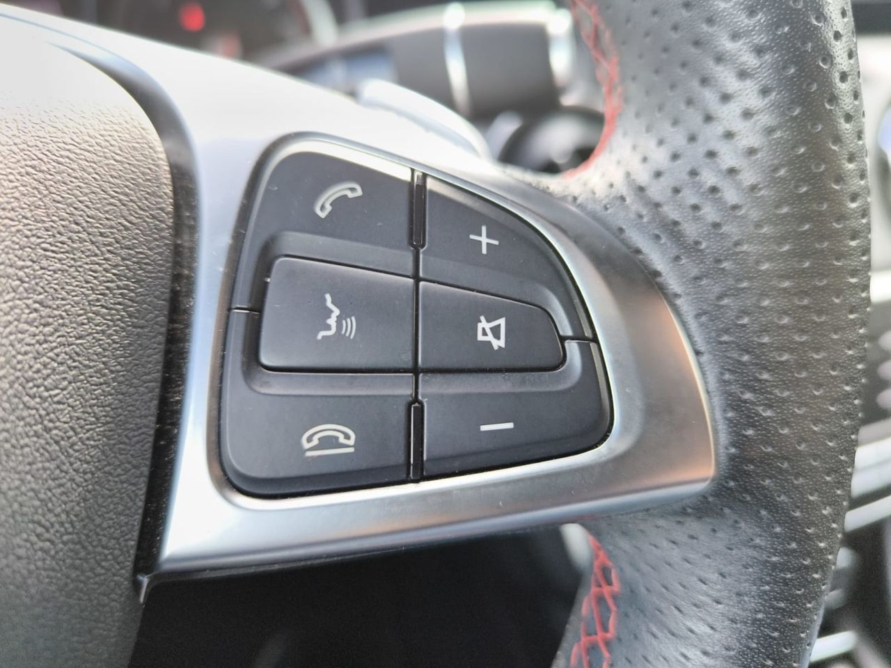 Mercedes GLA 200 D AMG LINE + PAQ ADVANTAGE+ SMARTPHONE INTEGRADO  - Foto 2