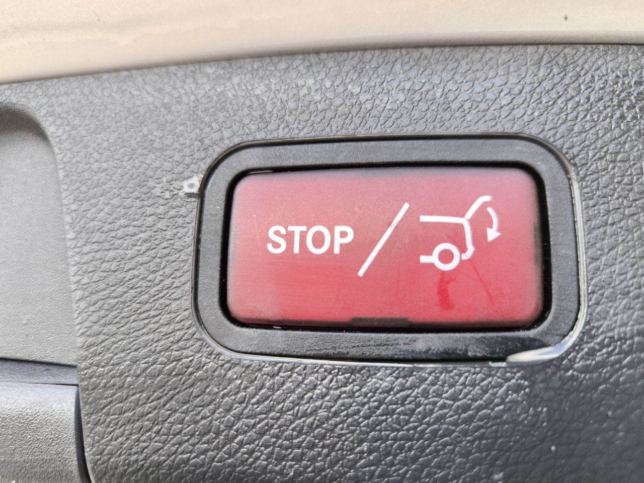 Mercedes GLA 200 D AMG LINE + PAQ ADVANTAGE+ SMARTPHONE INTEGRADO  - Foto 2