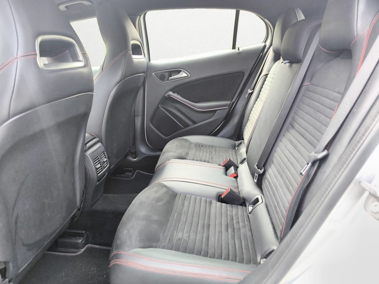 Mercedes GLA 200 D AMG LINE + PAQ ADVANTAGE+ SMARTPHONE INTEGRADO  - Foto 2