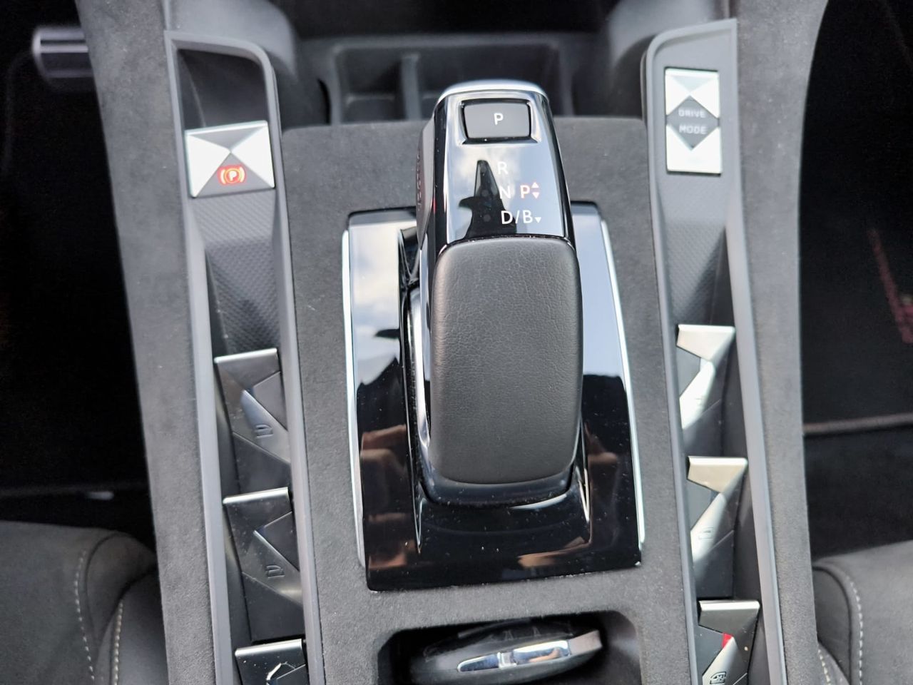 DS DS 7 1.6 ETENSE 300 PERF LINE AUTO 4WD 5P  - Foto 2