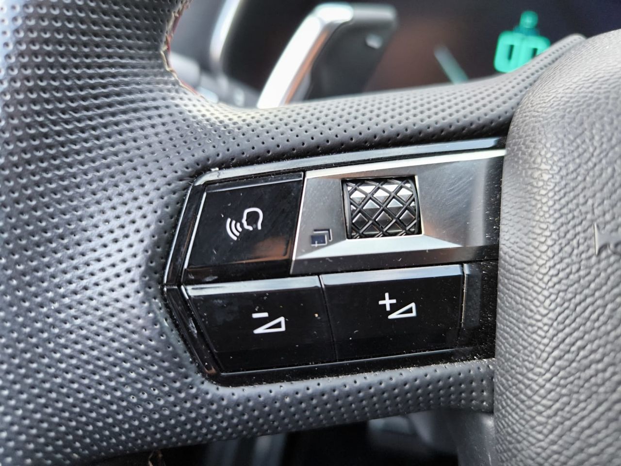 DS DS 7 1.6 ETENSE 300 PERF LINE AUTO 4WD 5P  - Foto 2