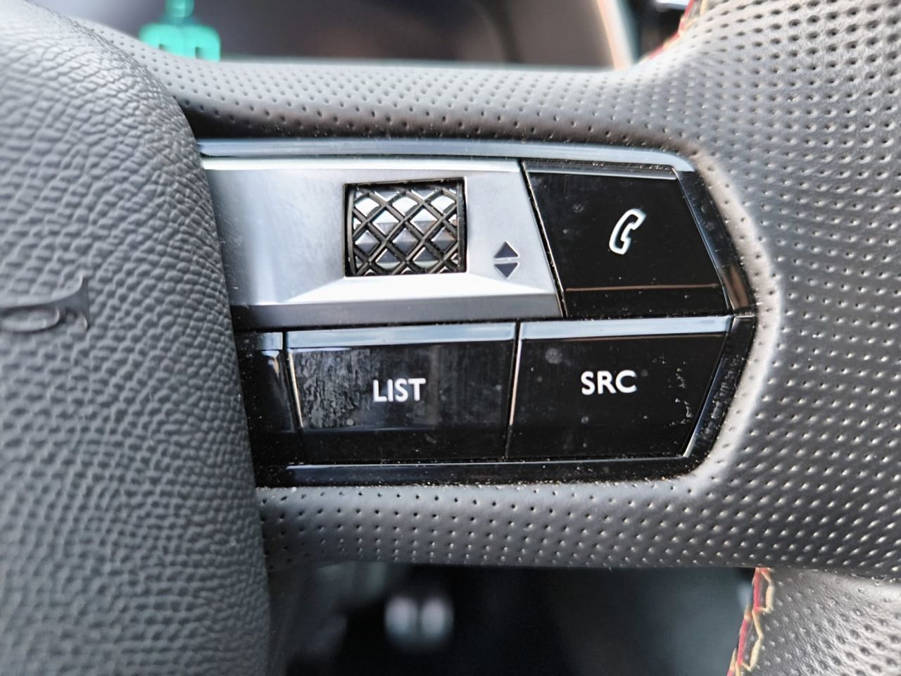 DS DS 7 1.6 ETENSE 300 PERF LINE AUTO 4WD 5P  - Foto 2