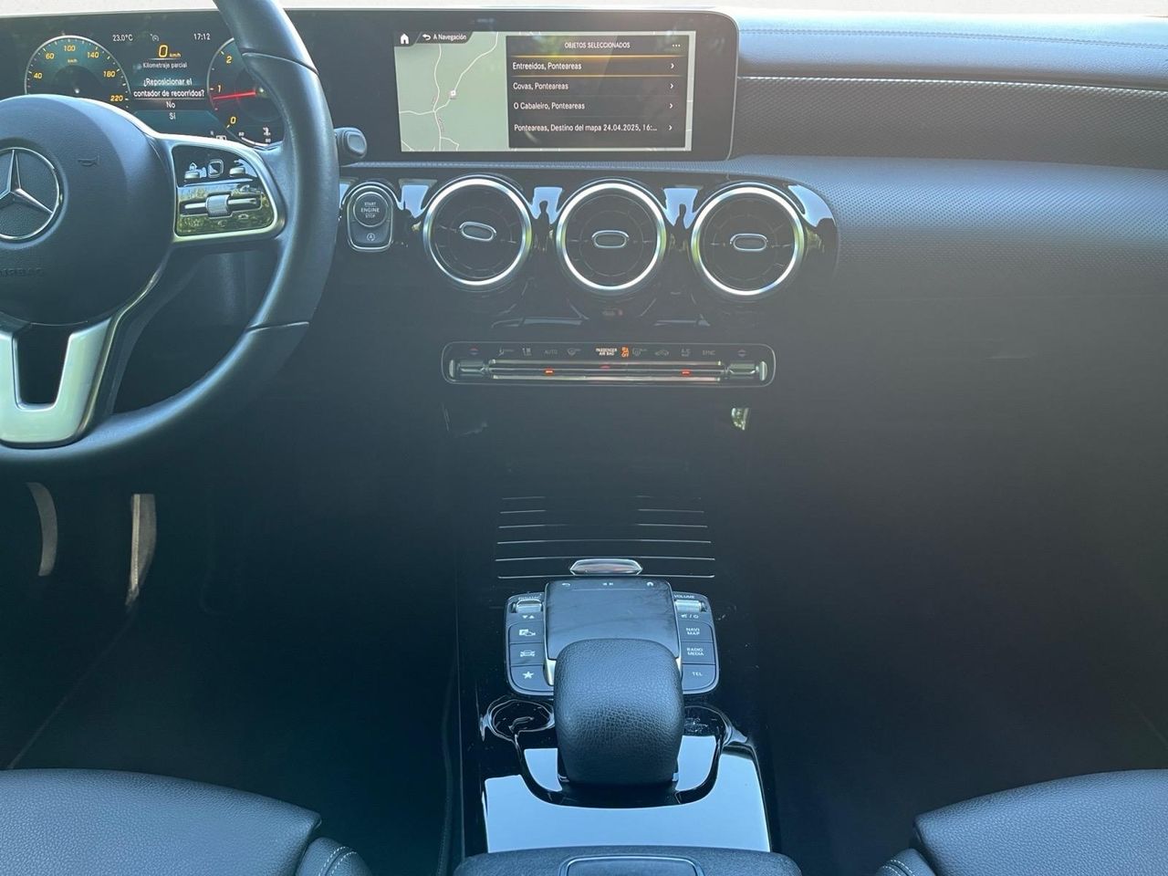 Mercedes Clase CLA 200 D DCT VENTAJ+ASIENTOS DEL CALEFAC + INT TELEFONOS  - Foto 2