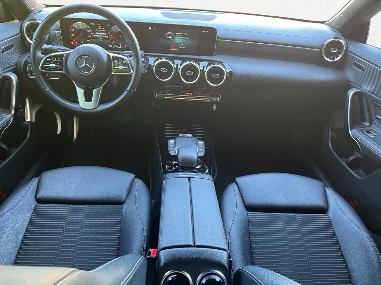 Mercedes Clase CLA 200 D DCT VENTAJ+ASIENTOS DEL CALEFAC + INT TELEFONOS  - Foto 2