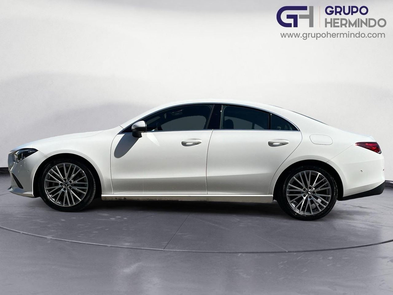 Mercedes Clase CLA 200 D DCT VENTAJ+ASIENTOS DEL CALEFAC + INT TELEFONOS  - Foto 2