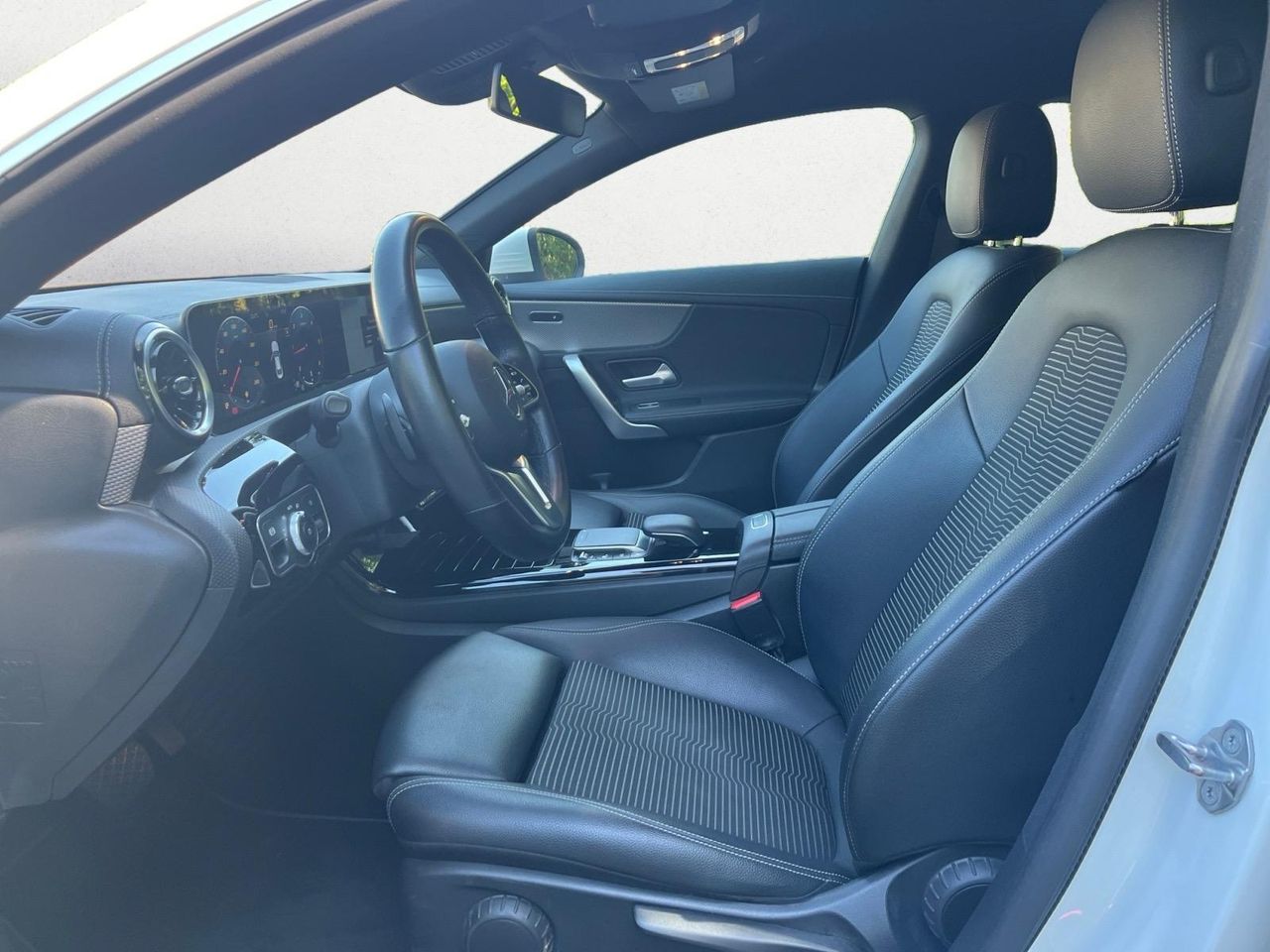 Mercedes Clase CLA 200 D DCT VENTAJ+ASIENTOS DEL CALEFAC + INT TELEFONOS  - Foto 2