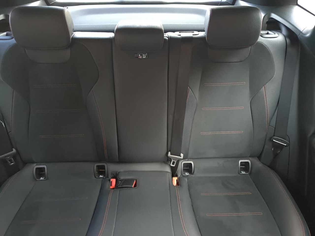 Mercedes GLA 200 D AMG LINE  - Foto 2