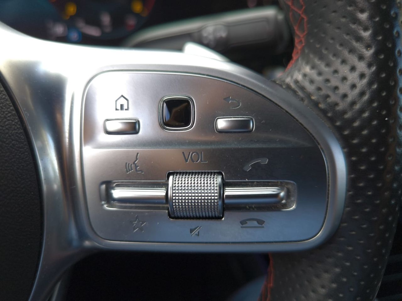 Mercedes GLA 200 D AMG LINE  - Foto 2