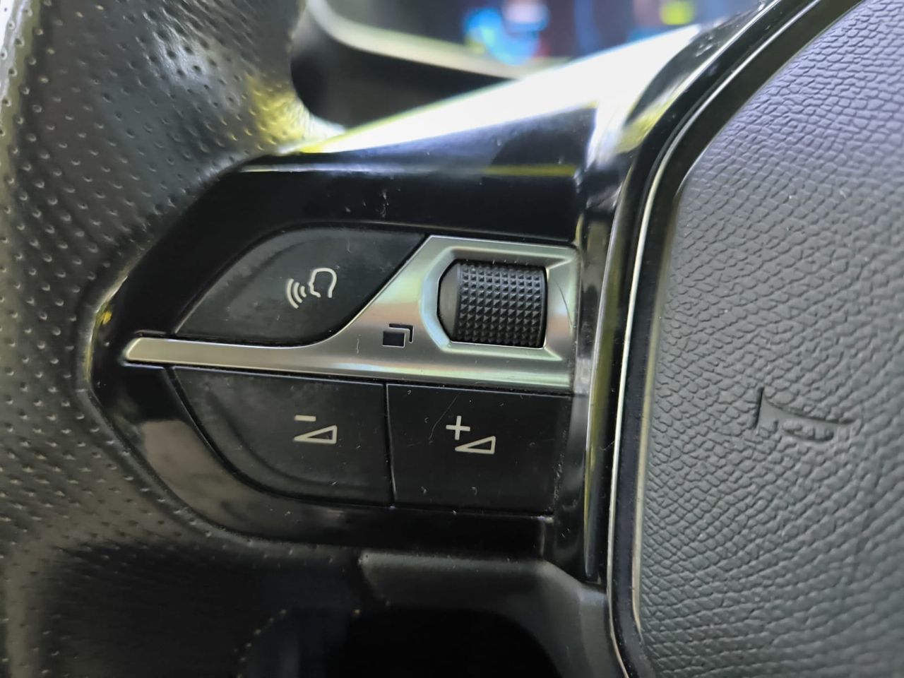 Peugeot e-2008 GT ELECTRICO 136 CV  - Foto 2