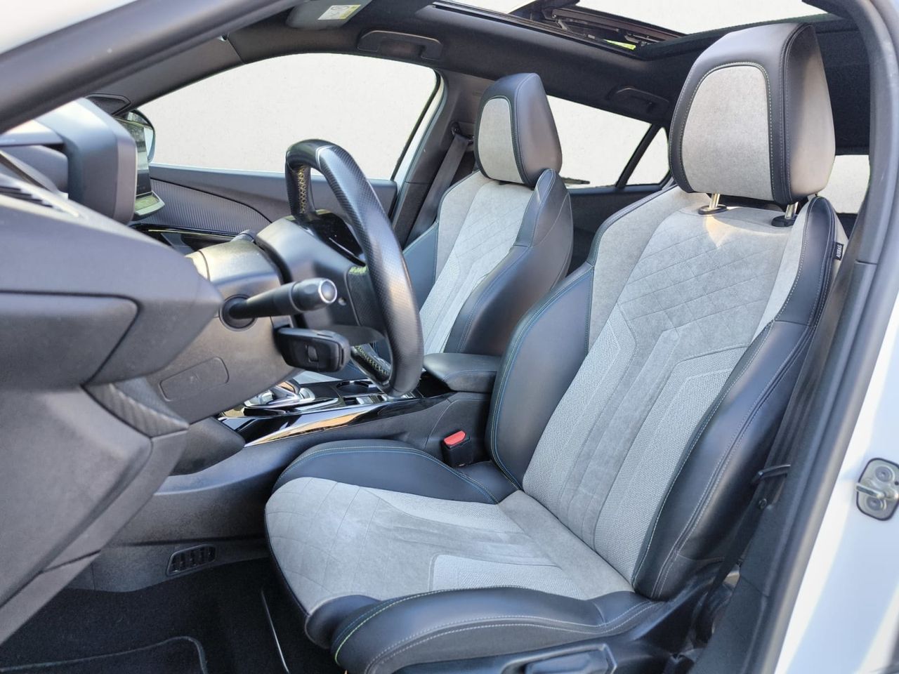 Peugeot e-2008 GT ELECTRICO 136 CV  - Foto 2