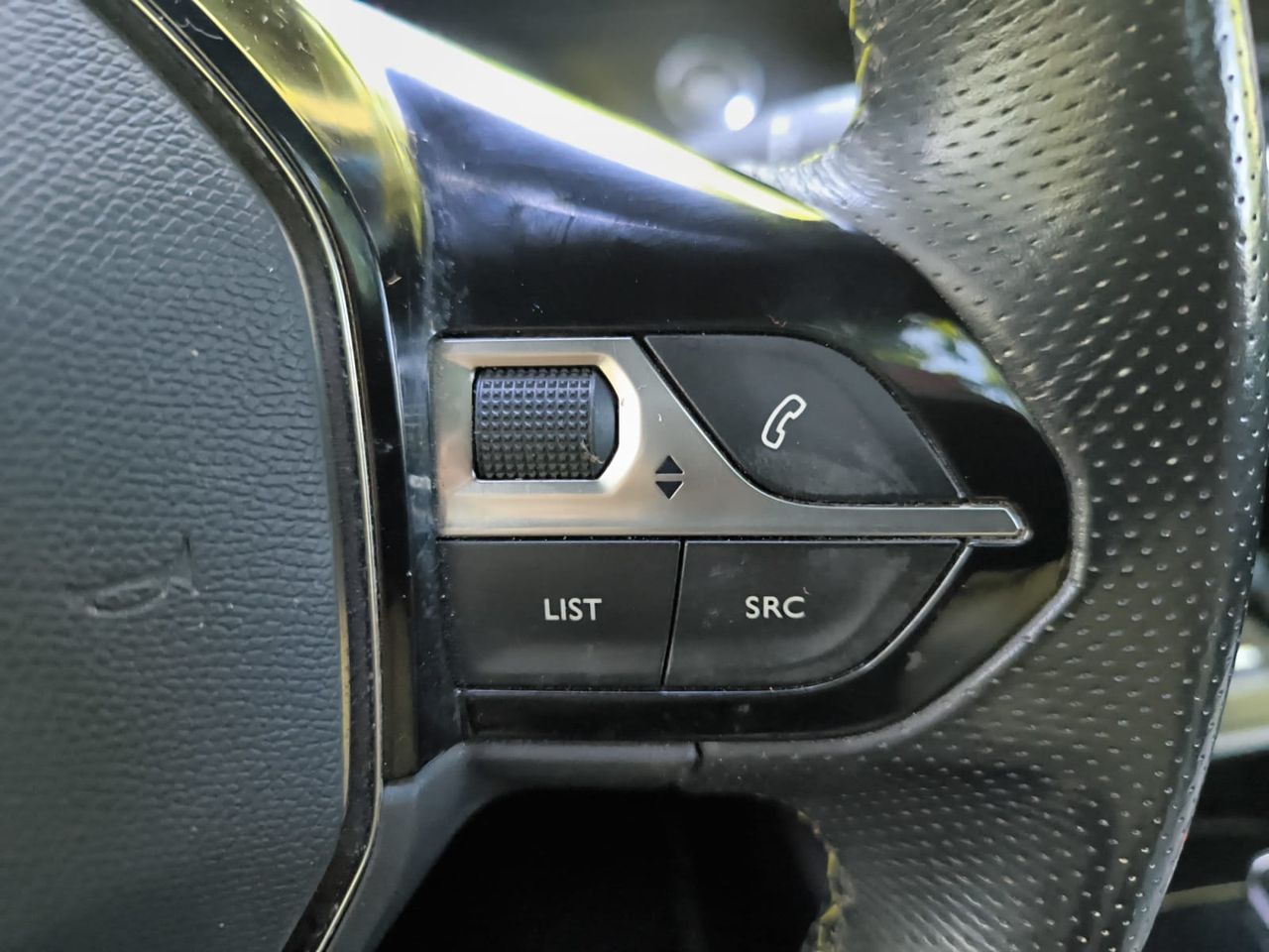 Peugeot e-2008 GT ELECTRICO 136 CV  - Foto 2