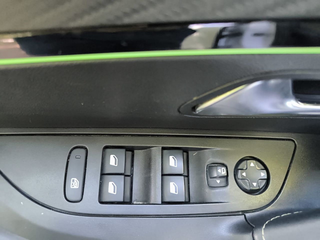 Peugeot e-2008 GT ELECTRICO 136 CV  - Foto 2