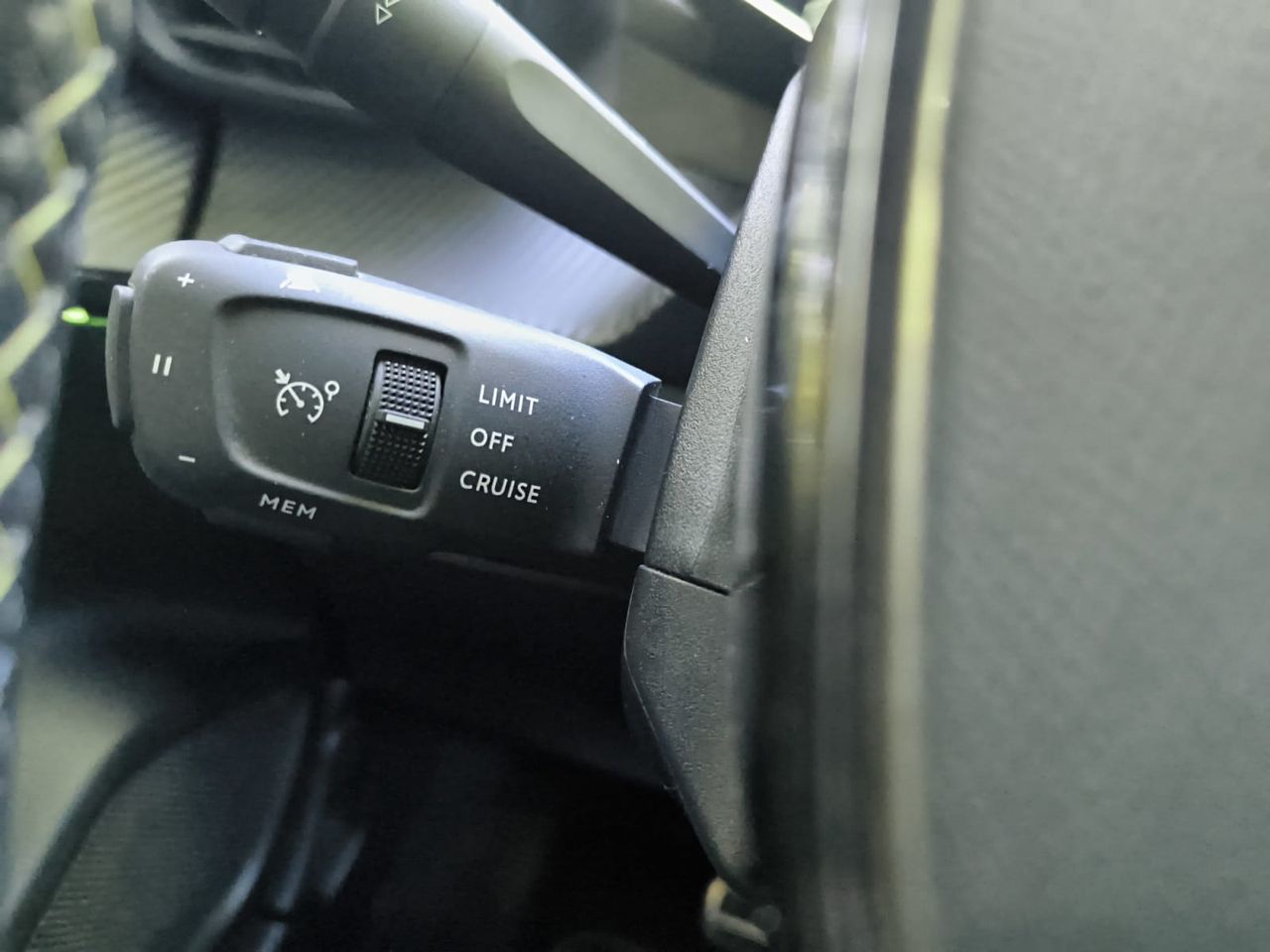 Peugeot e-2008 GT ELECTRICO 136 CV  - Foto 2