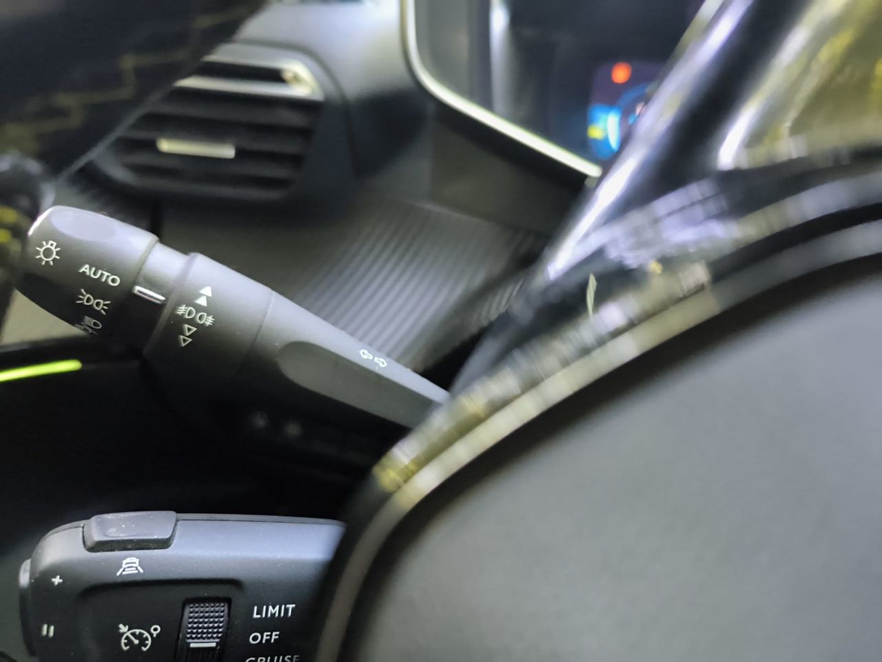 Peugeot e-2008 GT ELECTRICO 136 CV  - Foto 2