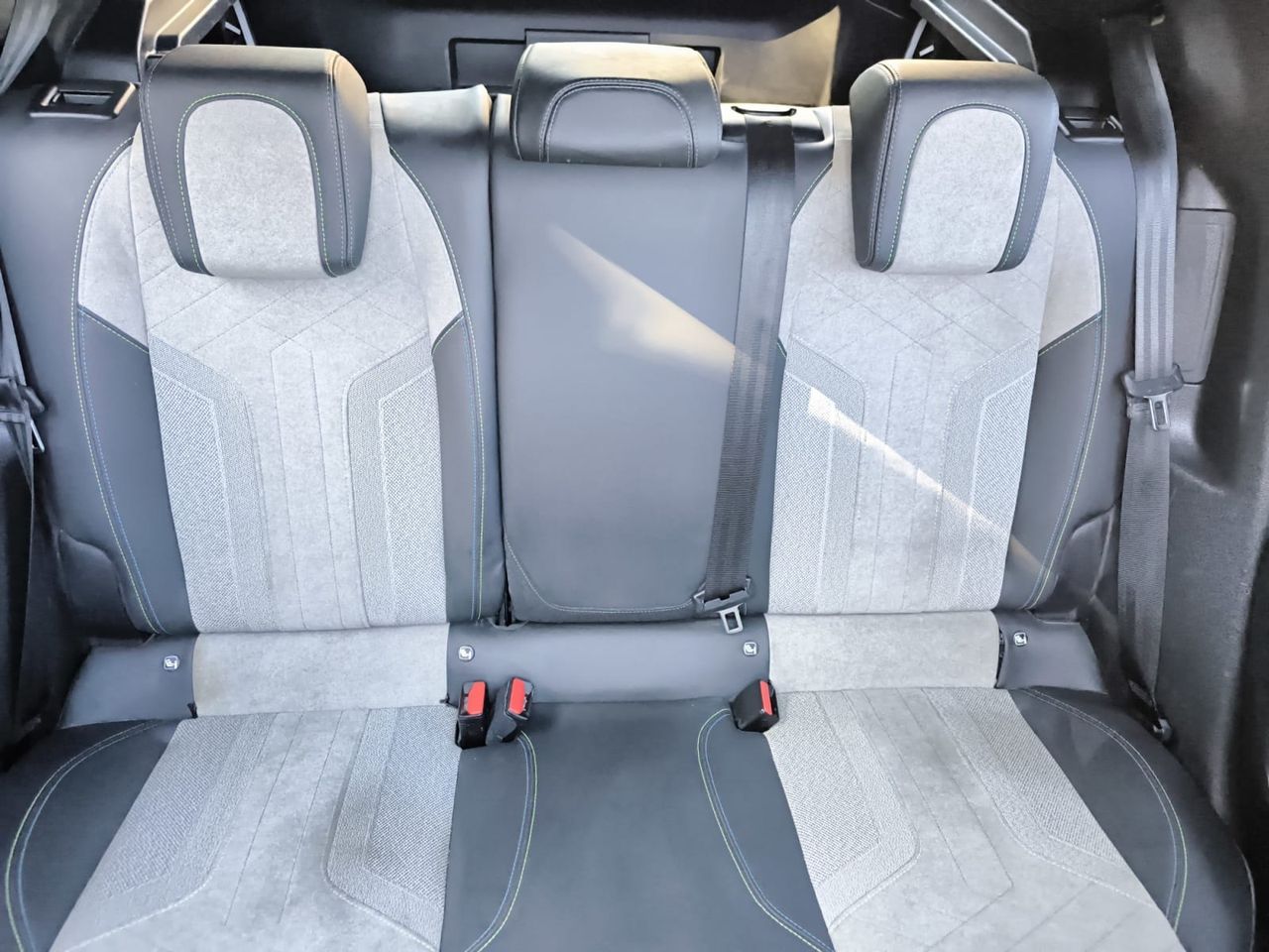 Peugeot e-2008 GT ELECTRICO 136 CV  - Foto 2