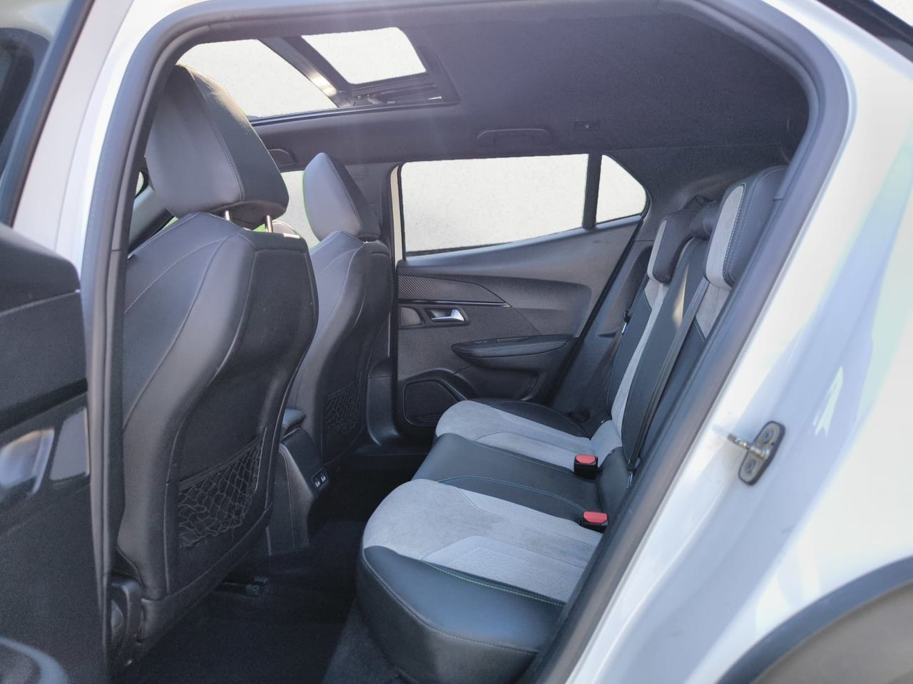 Peugeot e-2008 GT ELECTRICO 136 CV  - Foto 2