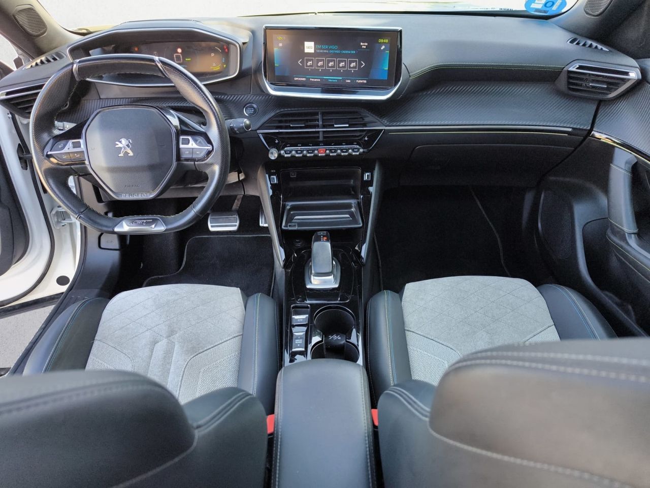 Peugeot e-2008 GT ELECTRICO 136 CV  - Foto 2