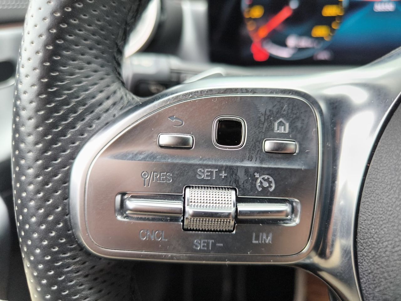 Mercedes Clase A 200 D AMG LINE + PAQUETE PREMIUM+ SMARTPHONE  - Foto 2