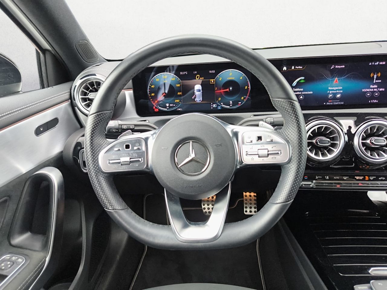 Mercedes Clase A 200 D AMG LINE + PAQUETE PREMIUM+ SMARTPHONE  - Foto 2