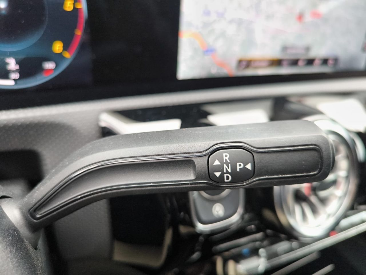 Mercedes Clase A 200 D AMG LINE + PAQUETE PREMIUM+ SMARTPHONE  - Foto 2