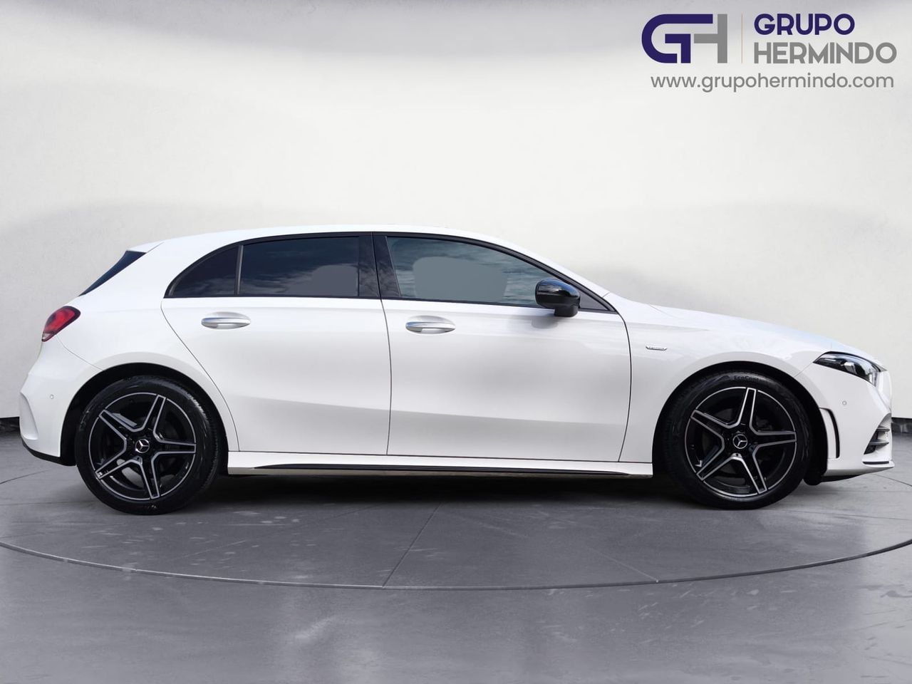 Mercedes Clase A 200 D AMG LINE + PAQUETE PREMIUM+ SMARTPHONE  - Foto 2