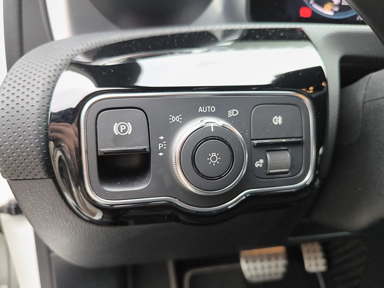 Mercedes Clase A 200 D AMG LINE + PAQUETE PREMIUM+ SMARTPHONE  - Foto 2