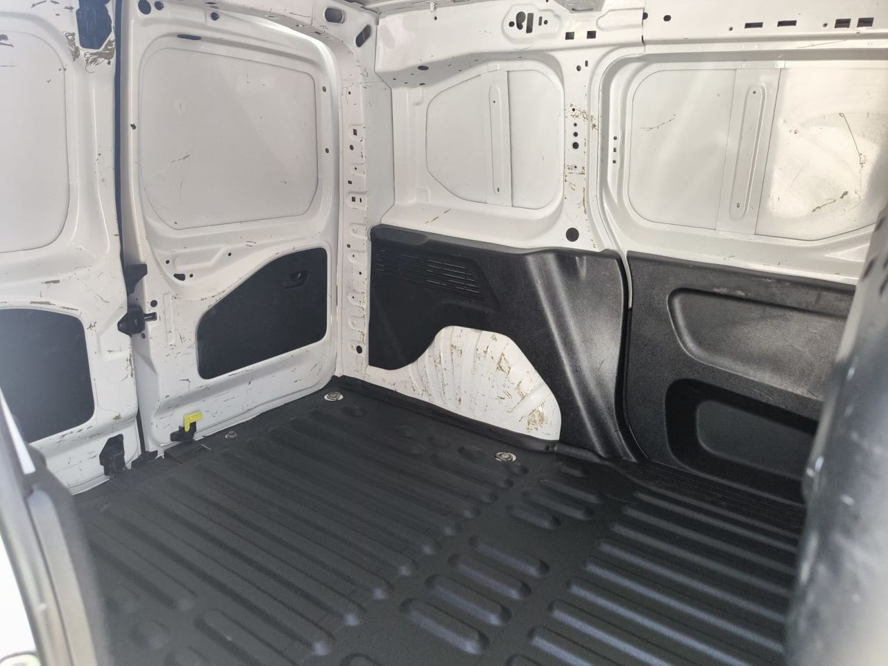 Peugeot Partner FG PRO STANDARD 600 KG BLUE HDI 75 CV  - Foto 2