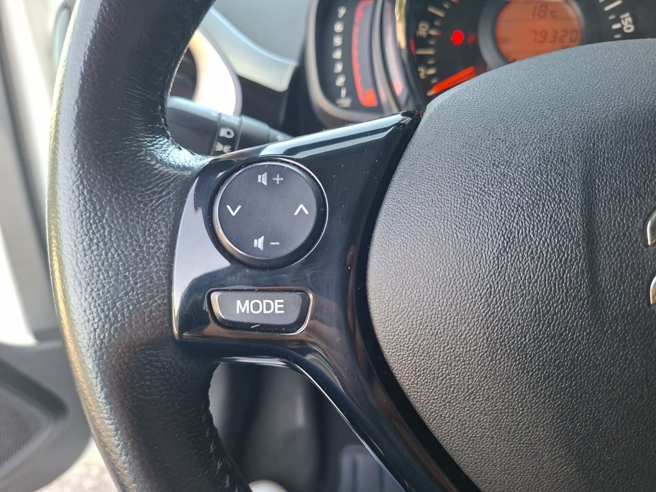 Citroën C1 VTI 72 S&S 5 PUERTAS ORIGINS  - Foto 2