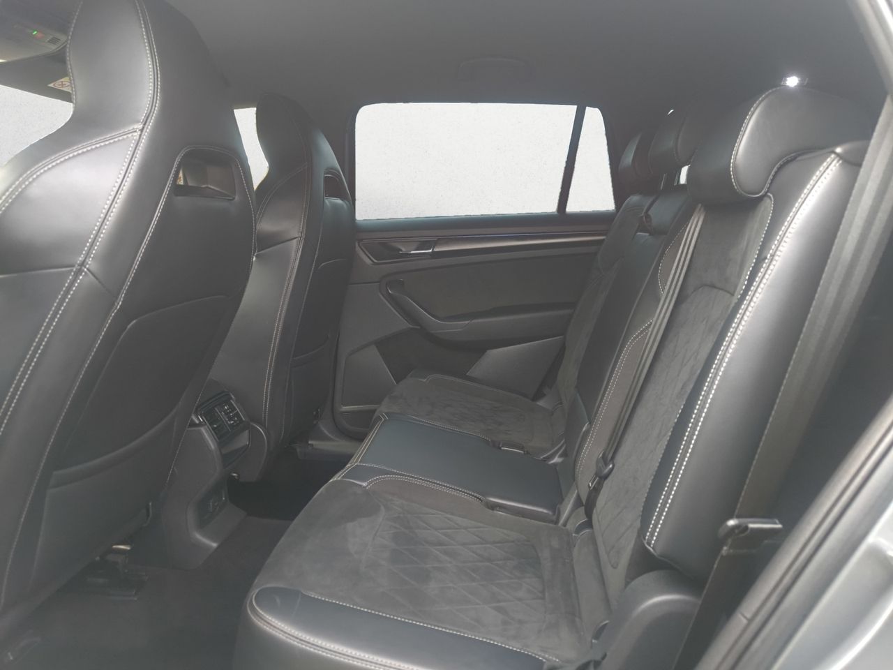 Skoda Kodiaq 2.0 TDI 150 CV DSG 4X2 SPORTLINE + PACK CONFORT 7 PLAZAS  - Foto 2