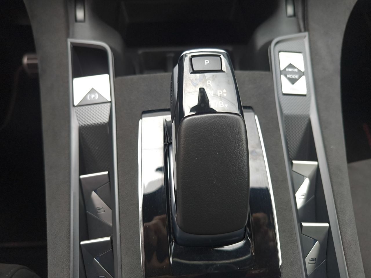 DS DS 7 Crossback E TENSE 300 4X4 PERFORMANCE LINE  - Foto 2