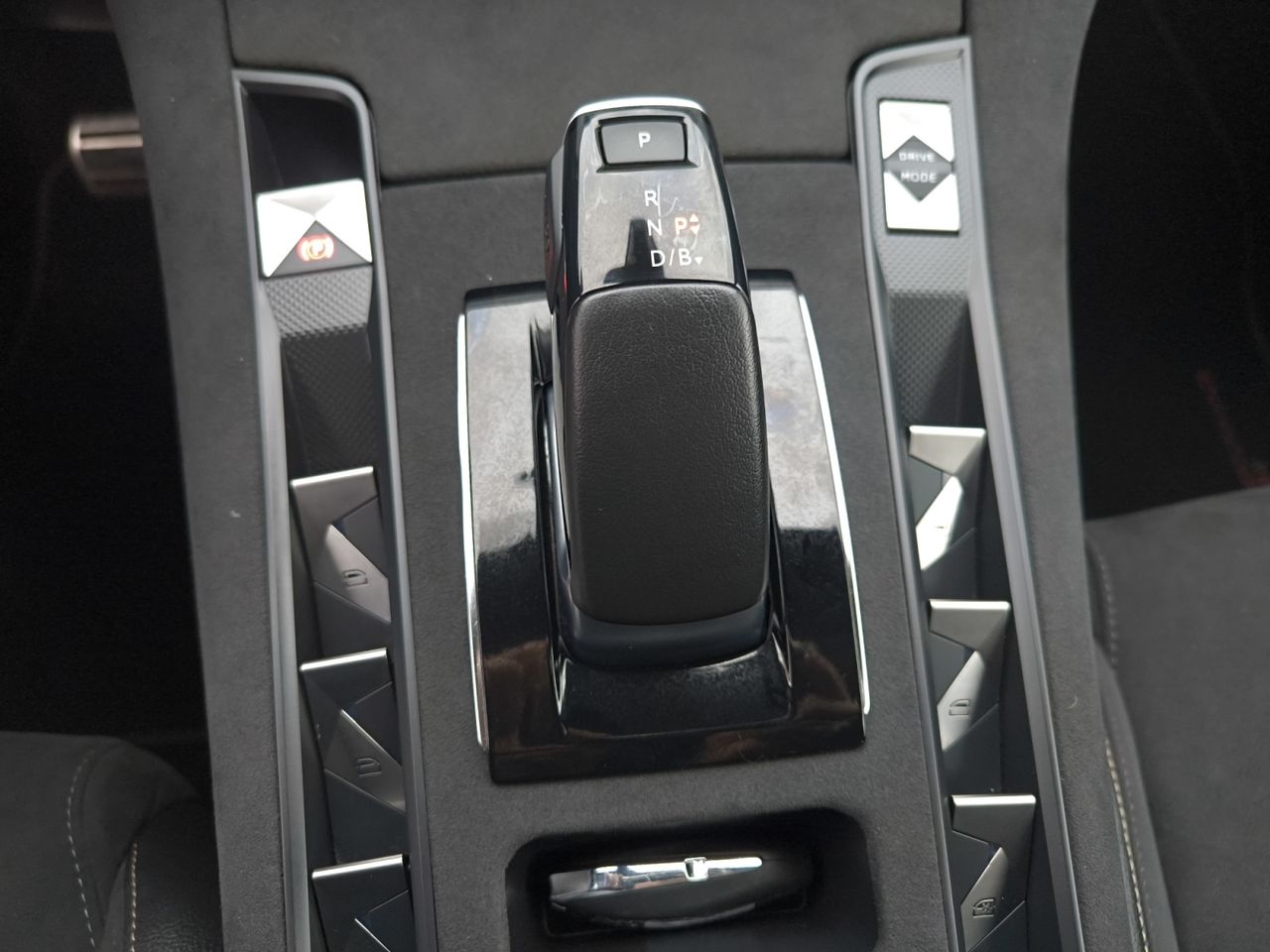 DS DS 7 Crossback E TENSE 300 4X4 PERFORMANCE LINE  - Foto 2