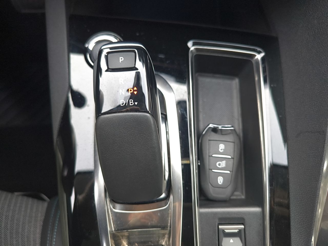 Peugeot 3008 Hybrid ALLURE PACK HYBRID 225 e EAT8  - Foto 2