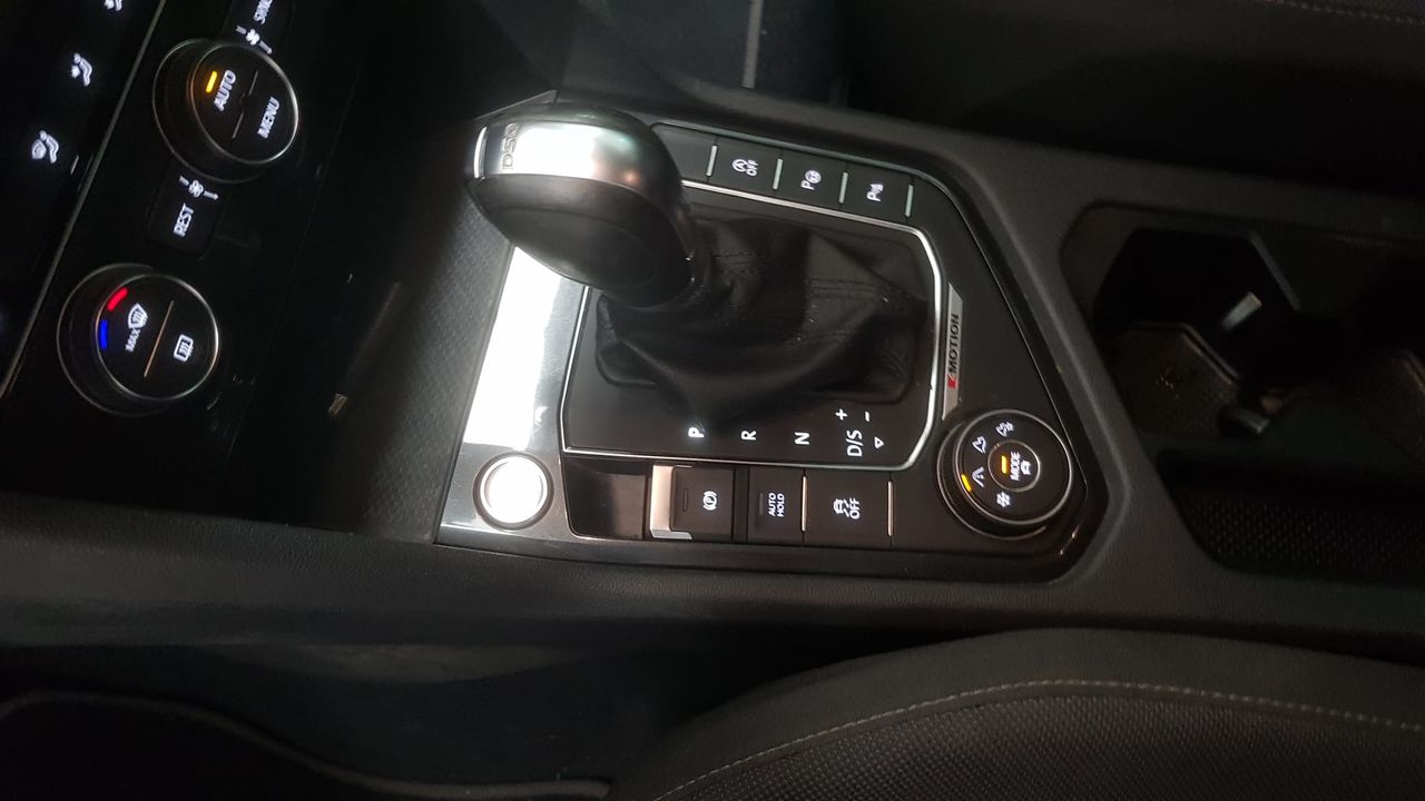 Volkswagen Tiguan ADVANCE 2.0 TDI 150 CV DSG  - Foto 2