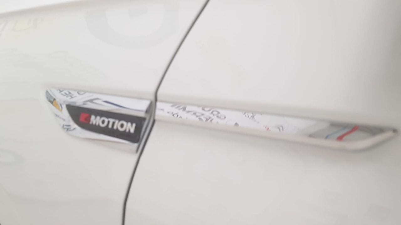 Volkswagen Tiguan ADVANCE 2.0 TDI 150 CV DSG  - Foto 2