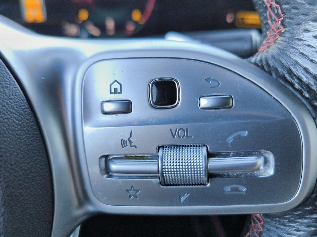 Mercedes GLB 200 D DCT 7 PLAZAS+ AMG LINE+PAQ PREMIUM+BOLA REMOLQUE  - Foto 2