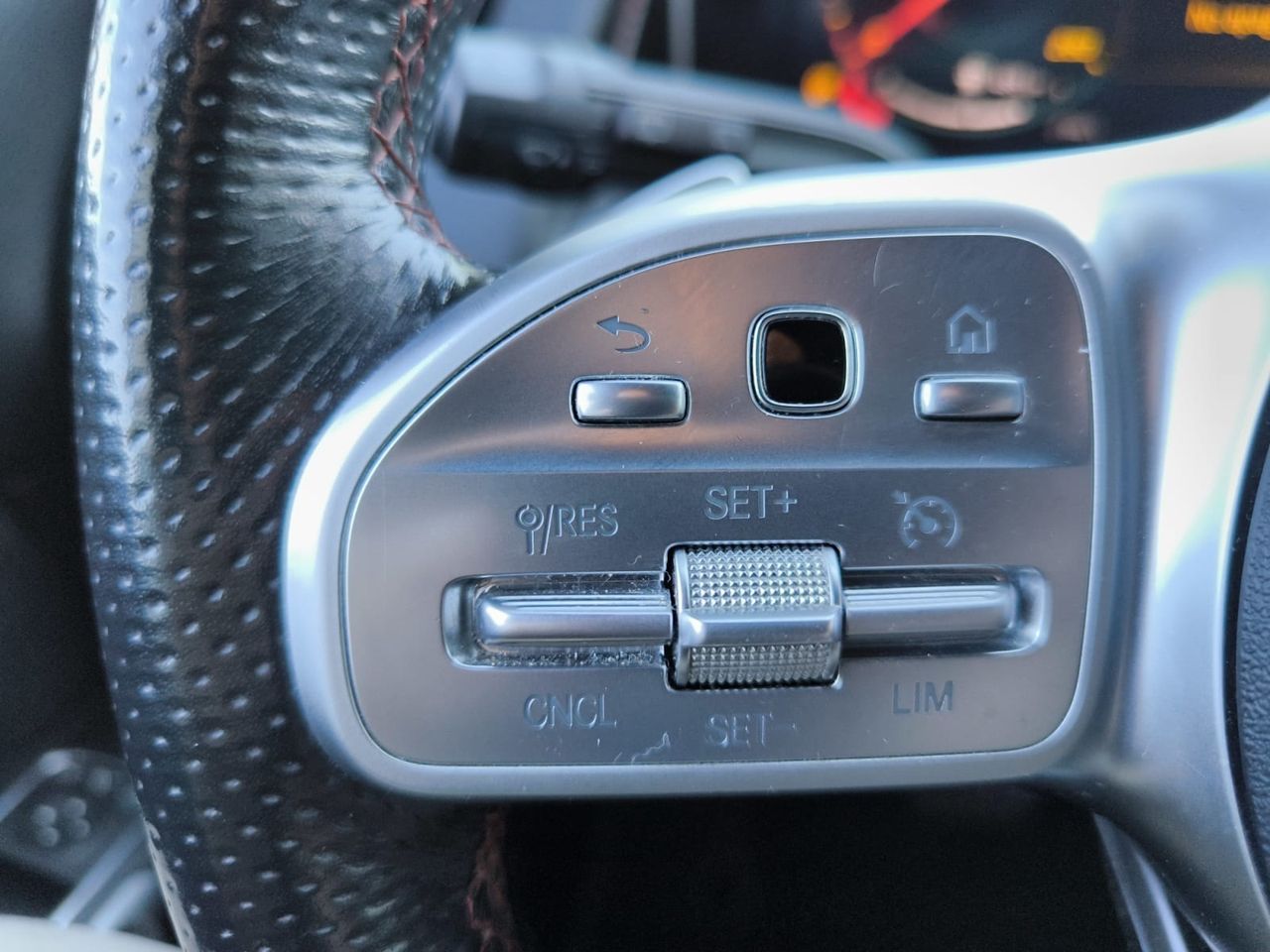 Mercedes GLB 200 D DCT 7 PLAZAS+ AMG LINE+PAQ PREMIUM+BOLA REMOLQUE  - Foto 2