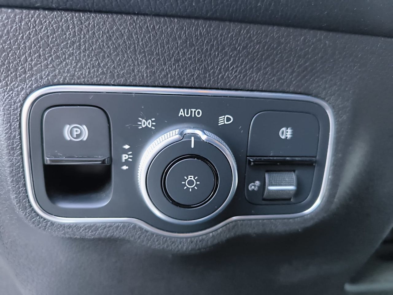 Mercedes GLB 200 D DCT 7 PLAZAS+ AMG LINE+PAQ PREMIUM+BOLA REMOLQUE  - Foto 2