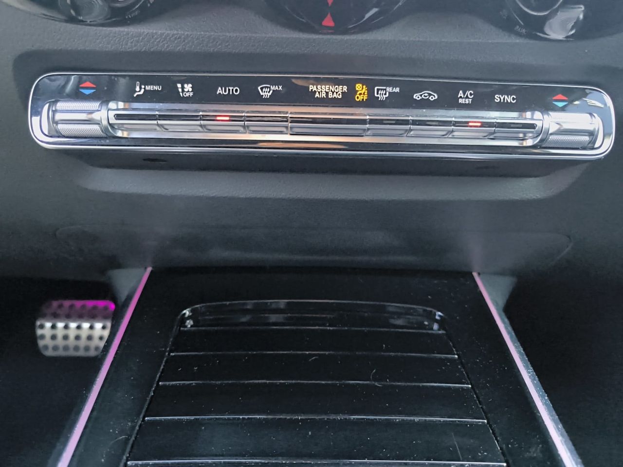 Mercedes GLB 200 D DCT 7 PLAZAS+ AMG LINE+PAQ PREMIUM+BOLA REMOLQUE  - Foto 2