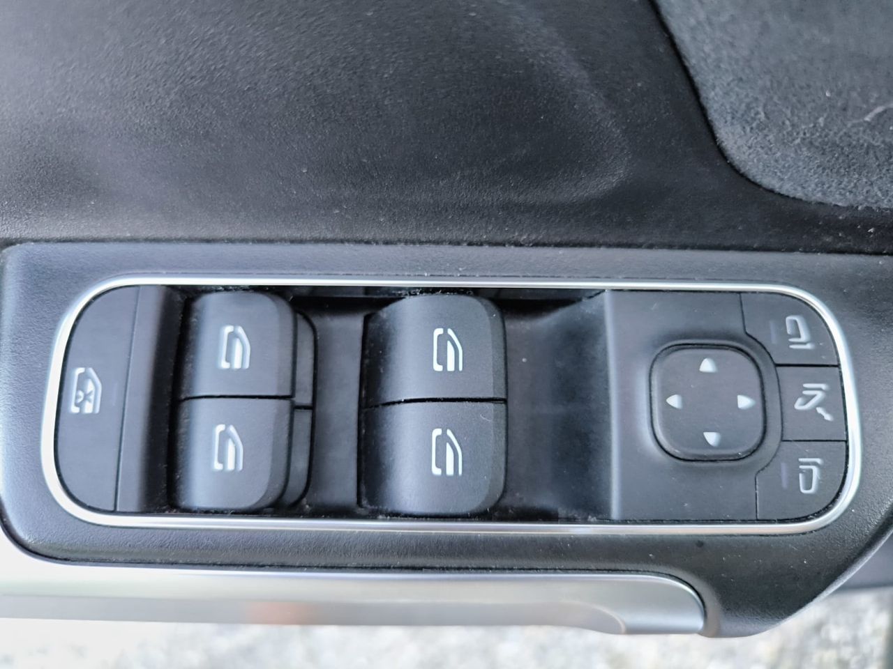 Mercedes GLB 200 D DCT 7 PLAZAS+ AMG LINE+PAQ PREMIUM+BOLA REMOLQUE  - Foto 2