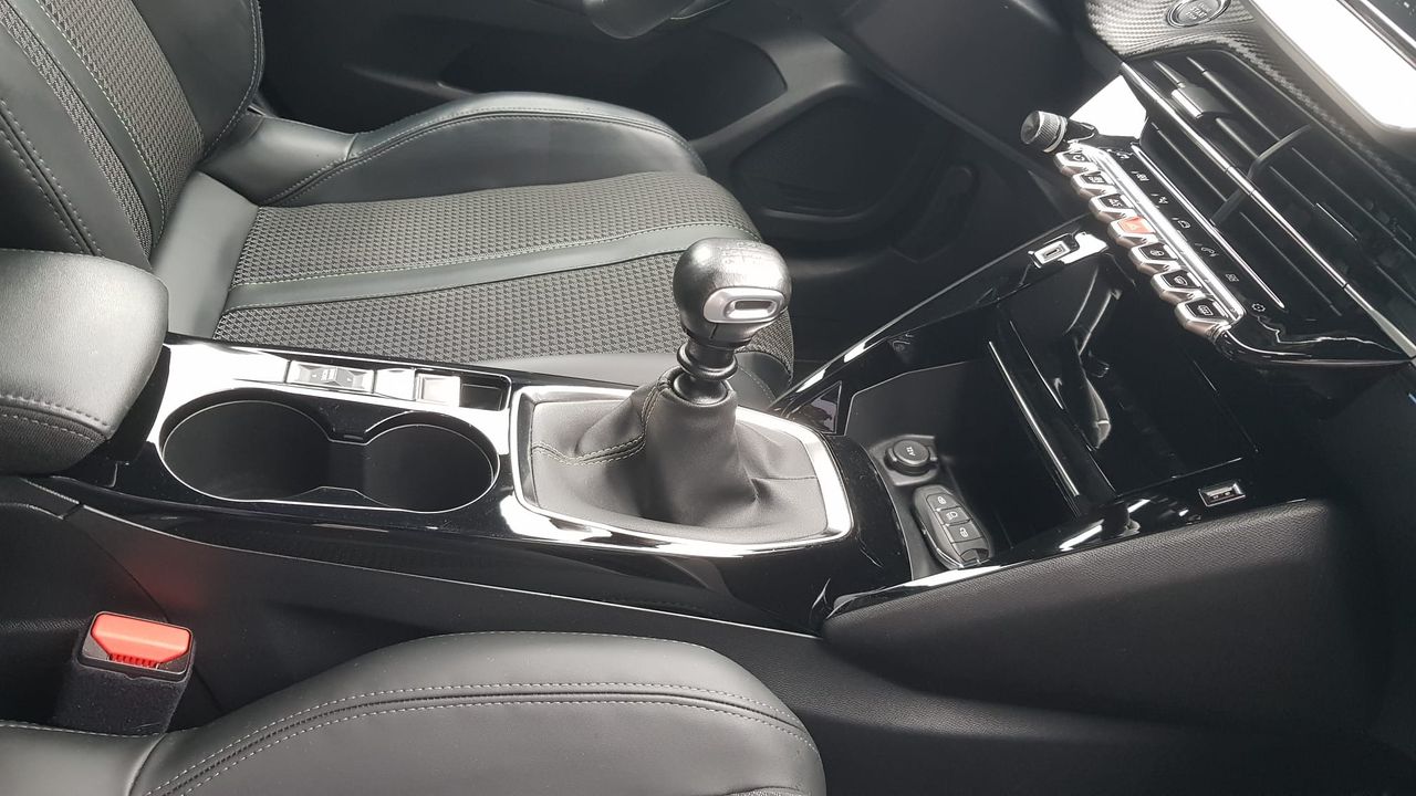 Peugeot 208 GT LINE BLUE HDI 100 CV  - Foto 2