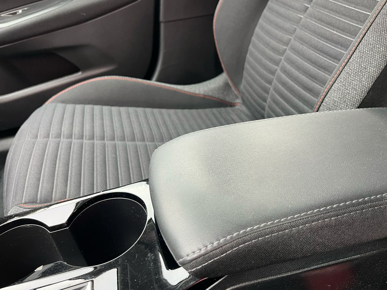 Peugeot e-2008 ACTIVE ELECTRICO 136 CV  - Foto 2