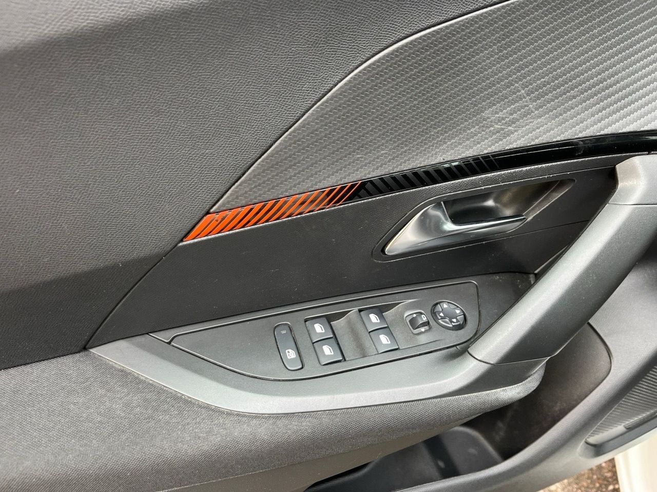 Peugeot e-2008 ACTIVE ELECTRICO 136 CV  - Foto 2