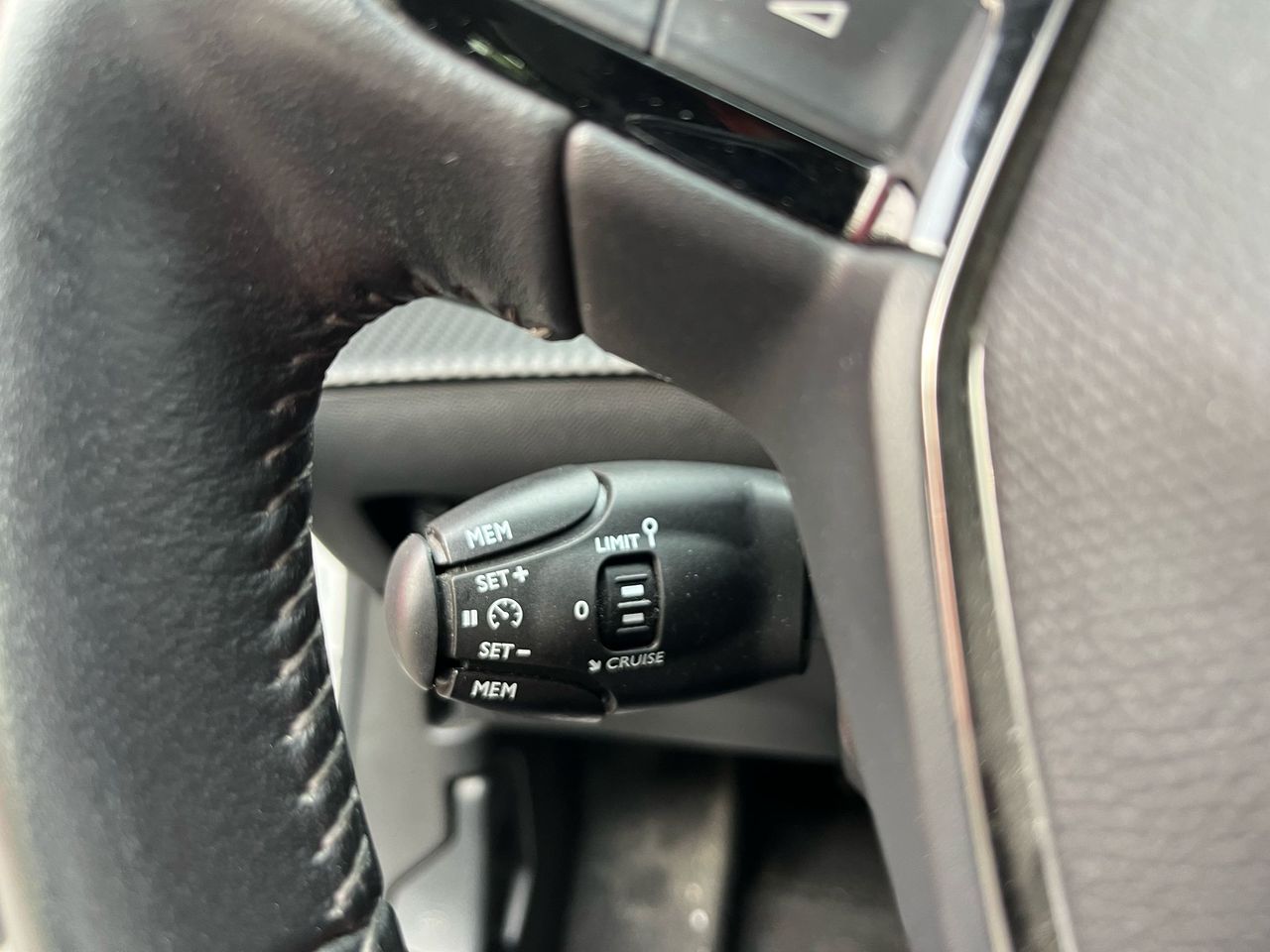 Peugeot e-2008 ACTIVE ELECTRICO 136 CV  - Foto 2