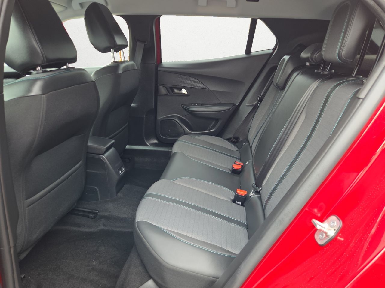 Peugeot 2008 ALLURE PACK BLUE HDI 110 CV  - Foto 2