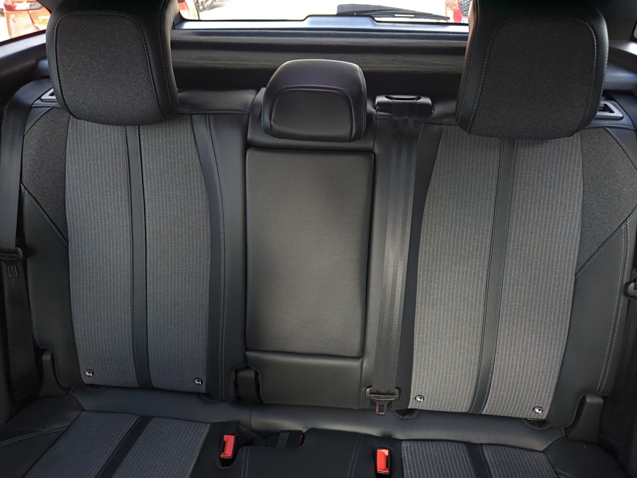 Peugeot 3008 Hybrid ALLURE PACK PLUG IN HYBRID 225 e EAT8  - Foto 2