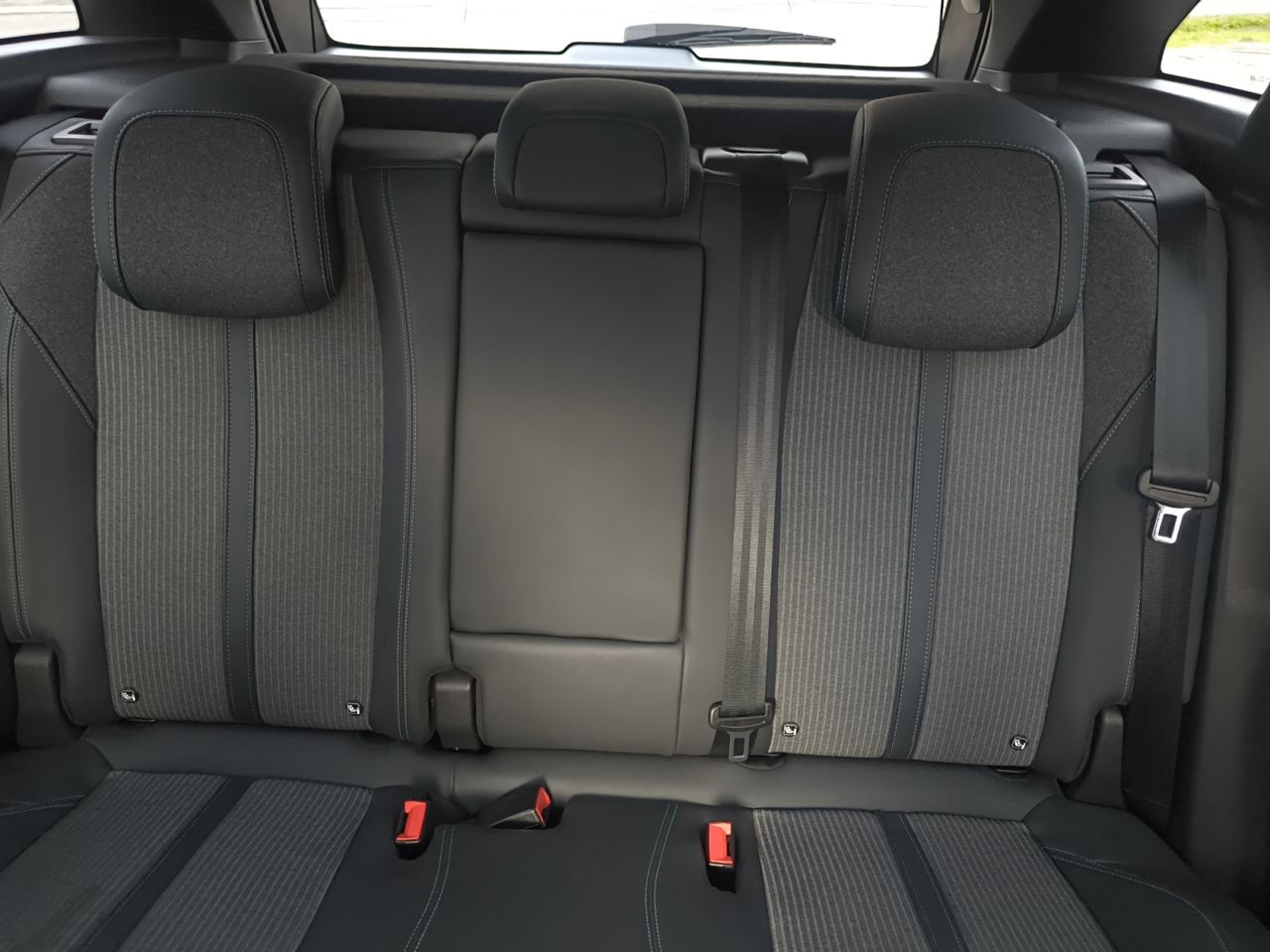 Peugeot 3008 Hybrid ALLURE PACK PLUG IN HYBRID 225 e EAT8  - Foto 2