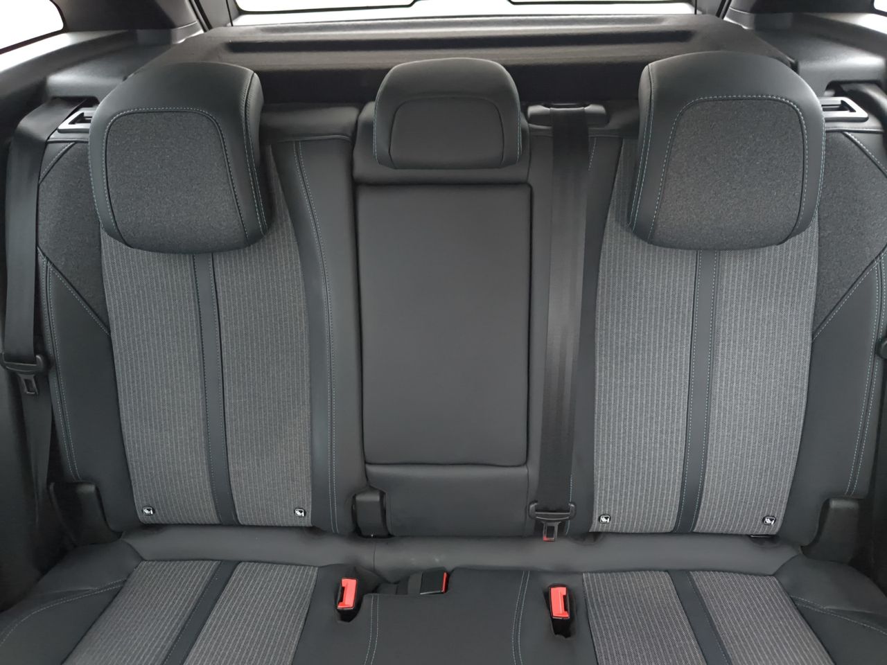 Peugeot 3008 Hybrid ALLURE PACK PLUG-IN HYBRID 225 e-EAT8  - Foto 2