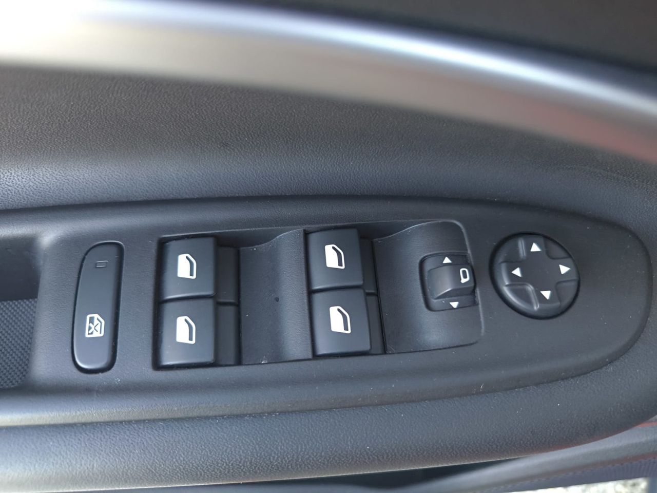 Jeep Avenger 1.2 ALTITUDE  - Foto 2